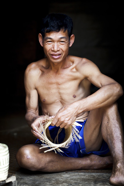 Making a basket - Laos