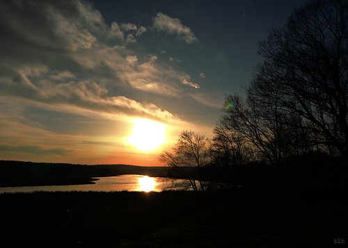 sun sunset silhouette clouds quaboagriver brookfield massachusetts explore