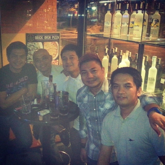 And because of this great people mag relocaye relocate nako ug manila next week! Wahehehehe.... #Chill #bonding #friends #Distillery #TravelPH #XaveeMLA2014  @itchyfeet8 @akosihumptydumpty @lienyle @geoc_12