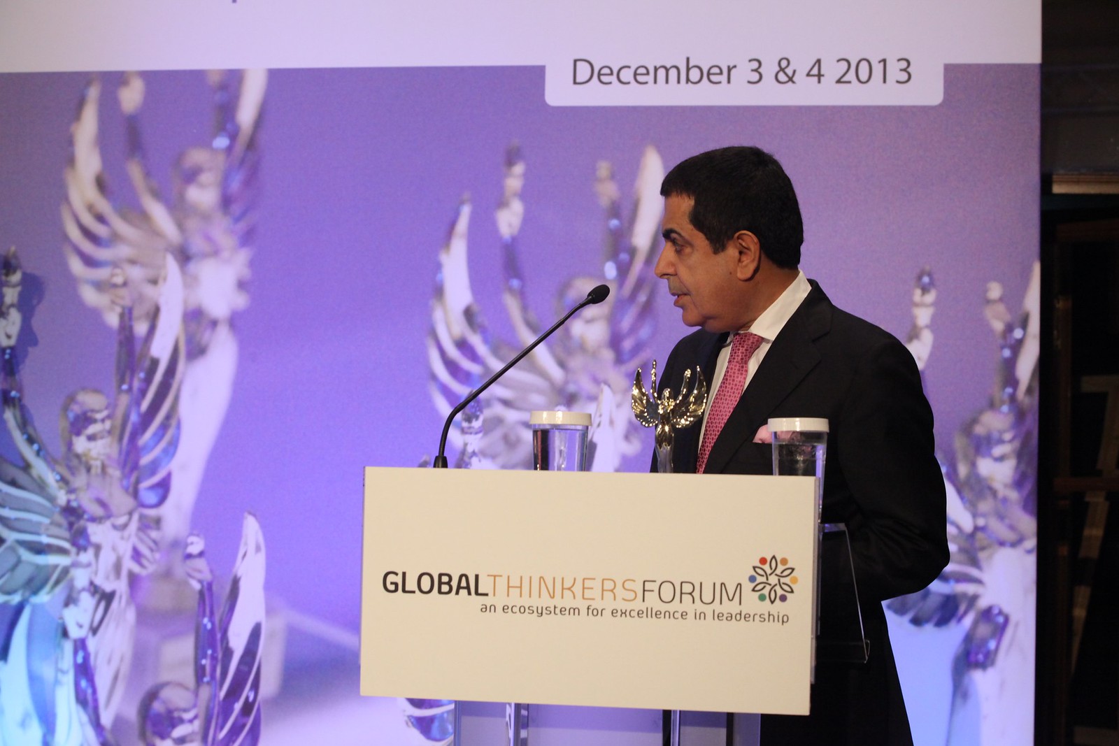 H.E. Mr Nassir Abdulaziz Al Nasser receiving the GTF 2013 Award for Excellence in Leadership