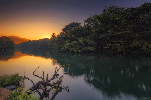 UNRUFFLED by ChieFer Teodoro, canon 6d 1635mm lee filter nuetral density graduated landscape sunrise philippines villa escudero qu