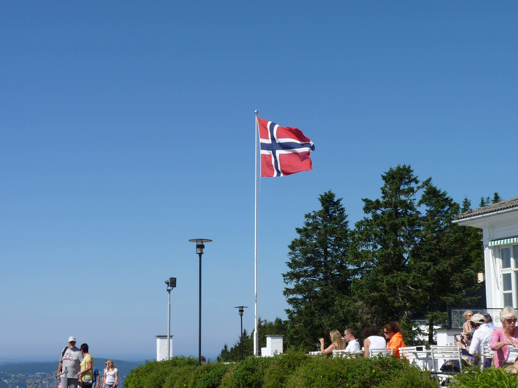 Norwegian flag atop Fløibanen | Gerben Jacobs | Flickr