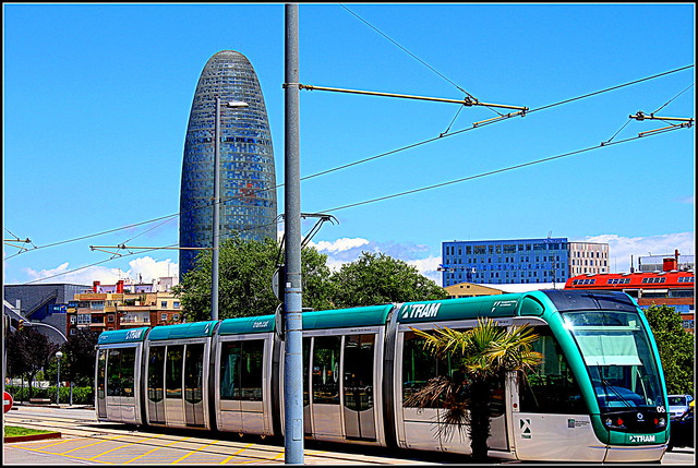 Tram y Torre Agbar, Barcelona
