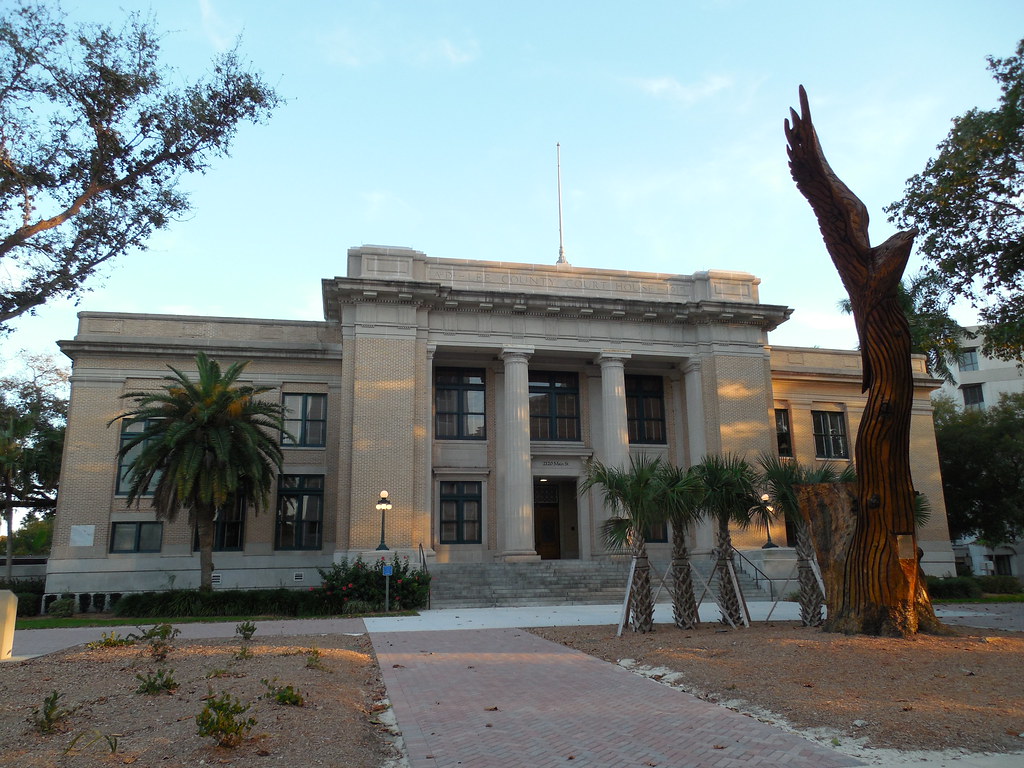 Lee County Courthouse & Eagle Tree Sculpture | Fort Myers, F… | Flickr