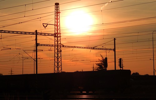 ostrava 2015 svinov nádraží trainstation vlaky trains ráno morning nikoncoolpix předměstí suburbs periferie východslunce sunrise trolej slunce sun