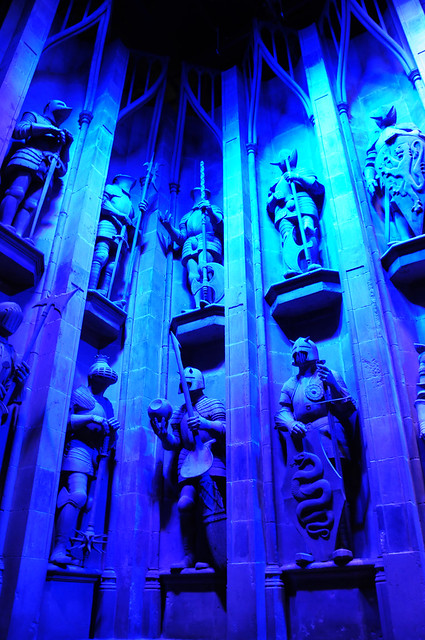 Harry Potter - Knights Statues Outside The Great Hall of Hogwarts
