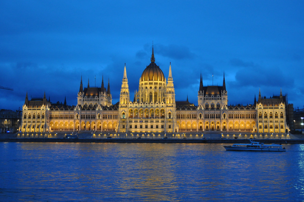 budapest-hungria-2013-parlamento-de-hungria-desde-el-lad-flickr