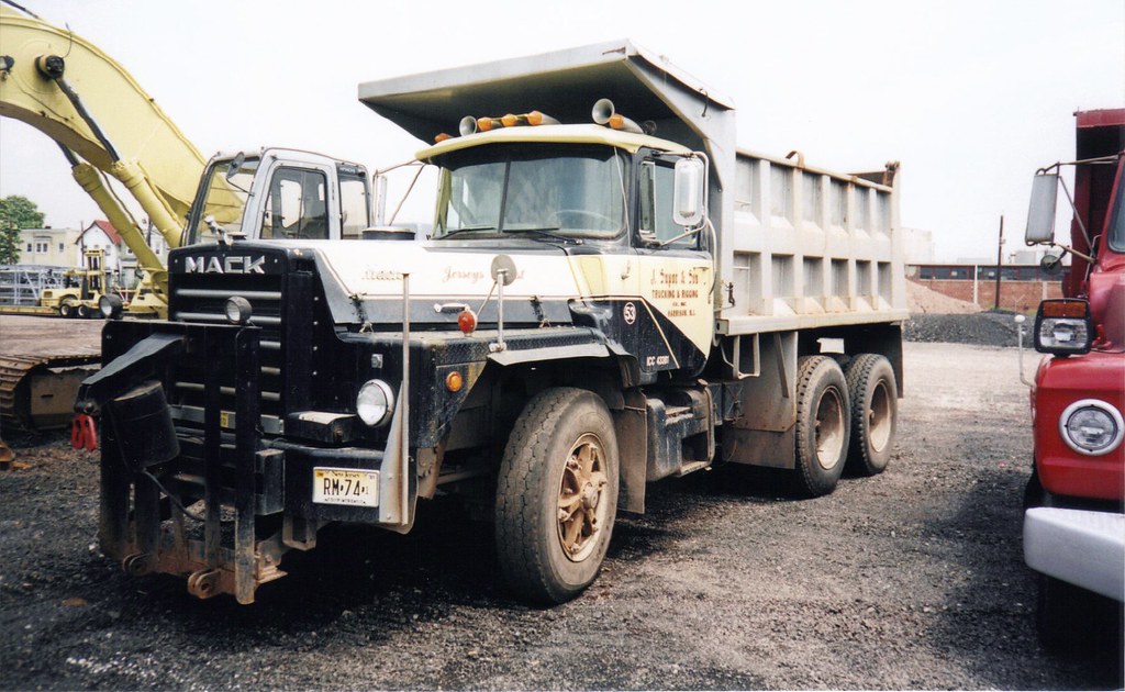 jsmackdm8001 | Mack DM800 dump truck in NJ | Dave Tattoo | Flickr