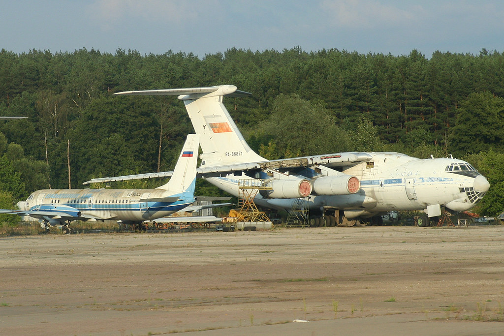 Ilyushin IL-114 'RA-54002' & IL-76 'RA-86871'