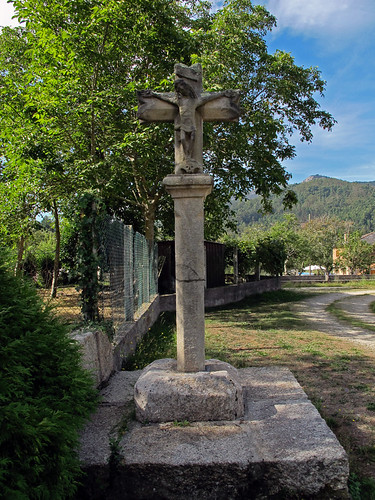 Cruceiro / Stone cross | by Rafa Gallegos