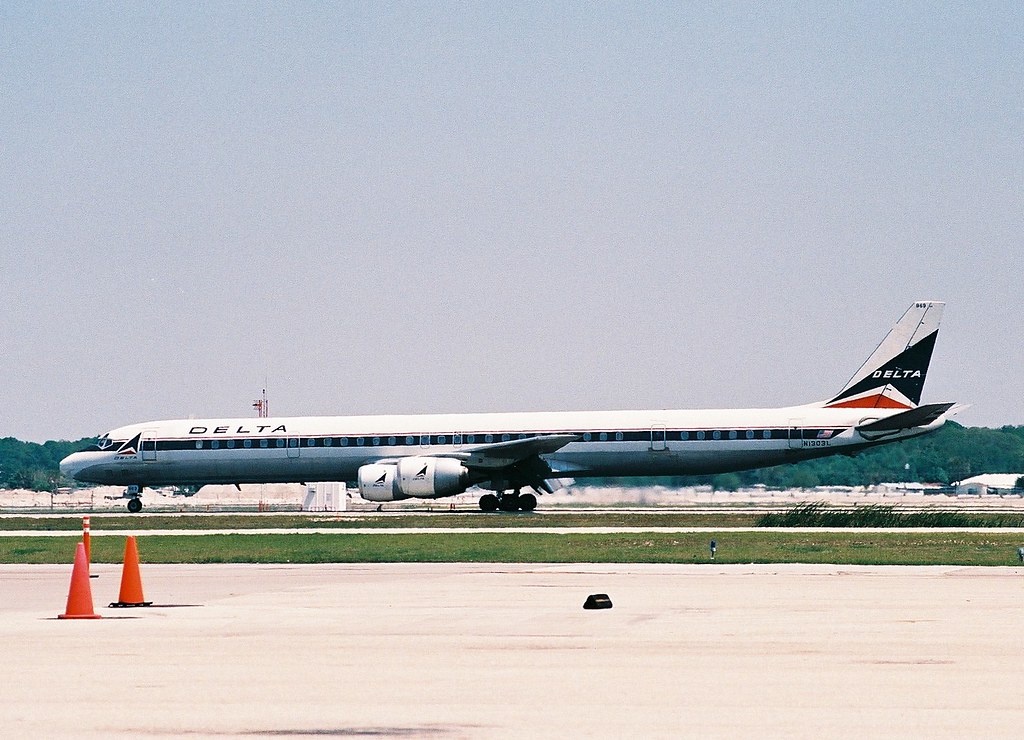 Delta DC-8-71 N1303L at Fort Lauderdale 6.5.1988