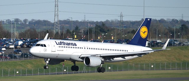 Lufthansa A320 D-AIUG arriving at Birmingham
