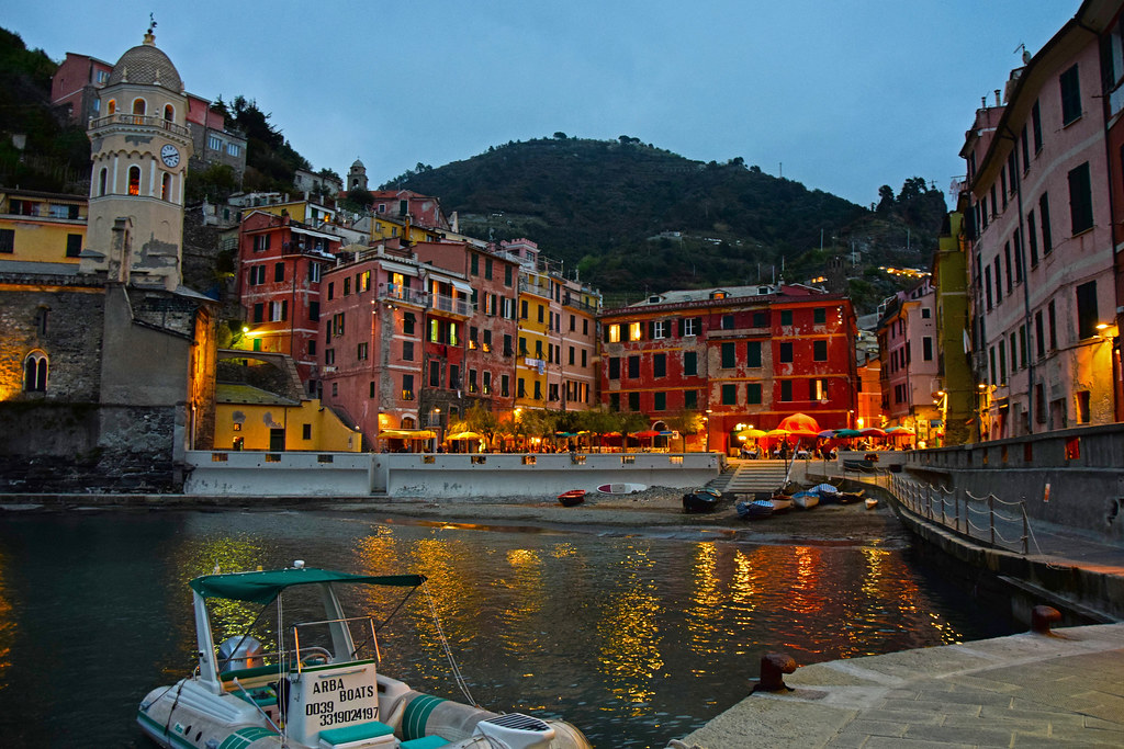 DSC_2202 Vernazza in the evening