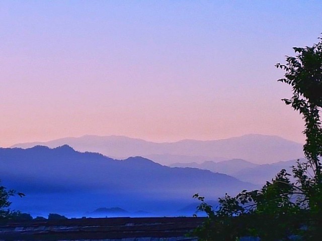 Inversions #samsungs7edge #s7edge #mountains #himalayas #india #traveldiaries #sunrise_sunsets_aroundworld #sunrise #bir #himachalpradesh