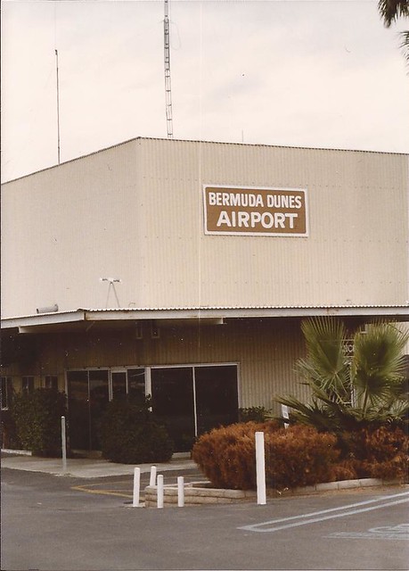 Bermuda Dunes Airport (UDD) terminal building - November 1988