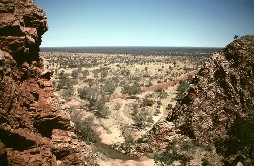 35mm landscape scenery desert australia august scanned 1989 kodachrome northernterritory alicesprings asa64 macdonnell macdonnellranges