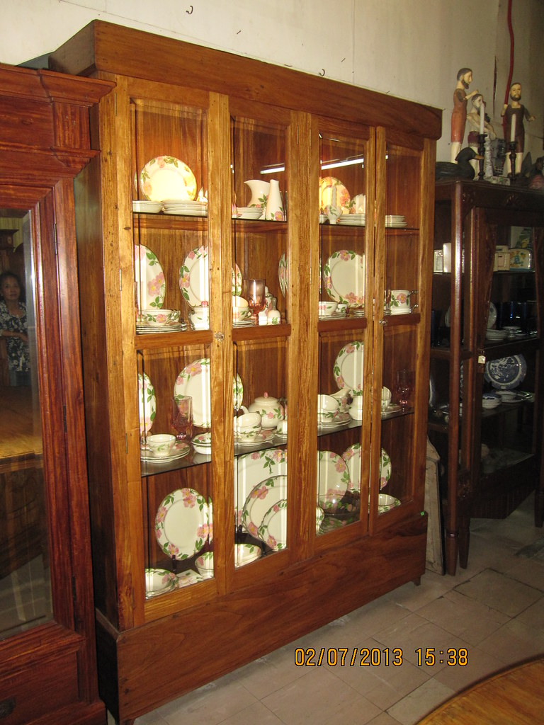 Platera Plate Display Cabinet Spotted At An Antique Shop Flickr