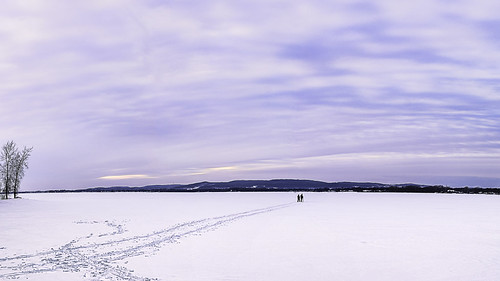 Freedom by mircea2309, Skiers exploring the frozen "Lake of two mountains", view from l'Île Bizard.


winter lake