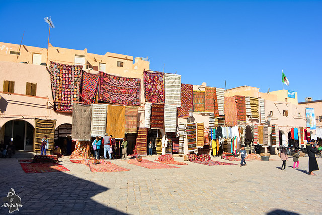 Vendeurs de tapis dans le souk de Ghardaïa