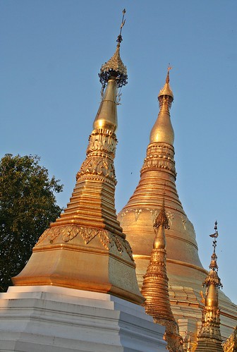 stupas shwedagonpagoda yangon rangoon myanmar burma asia asie temple pagoda buddhisttemple buddhism goldenstupas