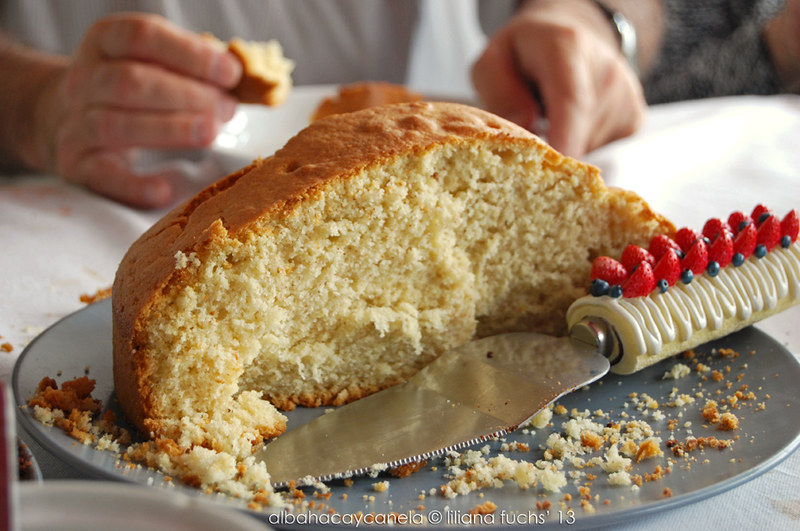 Simple vanilla cake | Bizcocho de aceita a la vainilla | Liliana Fuchs | Flickr