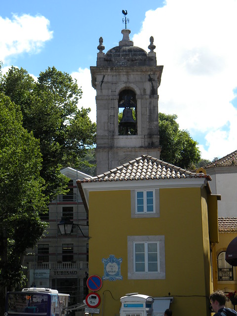 Campanario de una iglesia en  Sintra - Portugal.