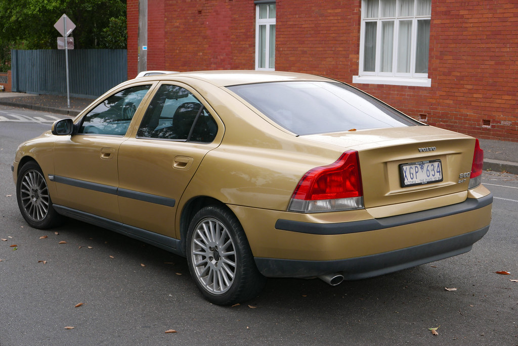 2001 Volvo S60 (MY01) 2.4 T sedan wikipediaosx Flickr