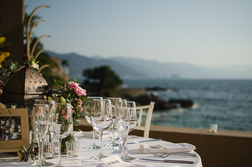 wedding beach table mexico jalisco reception villa dining puertovallarta wineglasses destinationwedding vsco nikond7000 nikkor35mmf18gafs casaguillermo