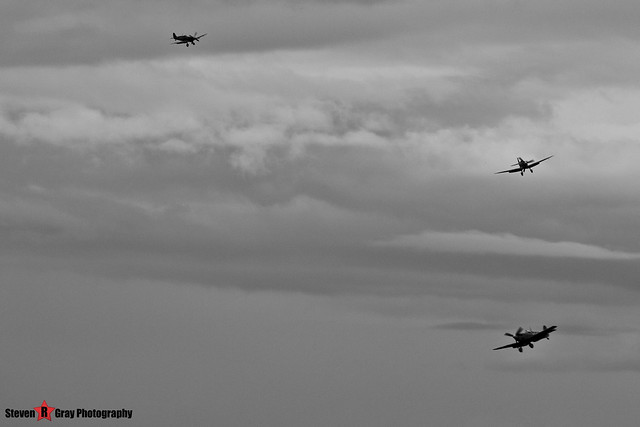 Supermarine Spitfires Landing - Duxford - 130908 - Steven Gray - IMG_0109