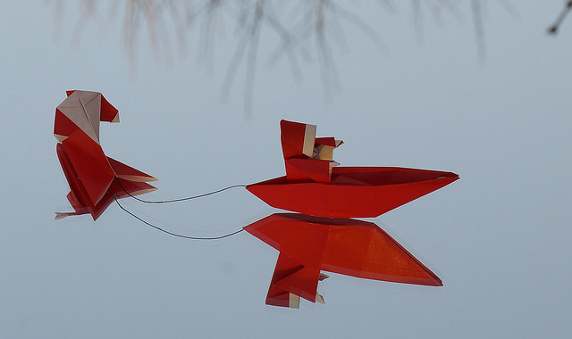 Origami San Nicolás en la  barca (Luis Fernández Pérez) - Origami Santa on skis (Shoko Aoyagi)