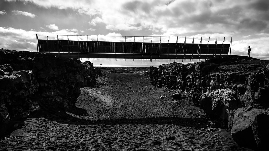 Bridge America Europe - Iceland - Black and white photography