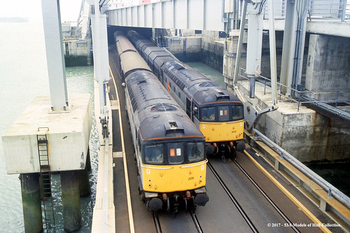 britishrail railfreightdistribution class33 33205 33203 diesel freight trainferry dover kent train railway locomotive railroad