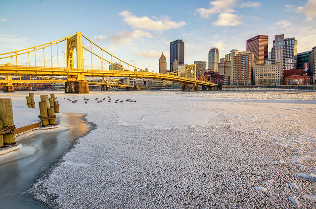 andy warhol bridgAndy Warhol Bridge and the ice covered Allegheny River in Pittsburghe ice on the allegheny river pittsburgh winter
