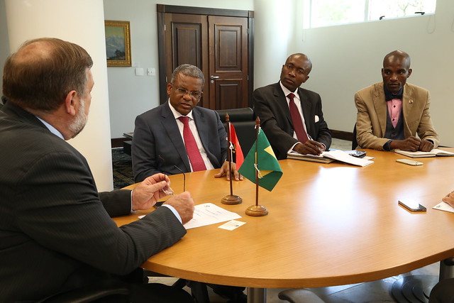 Recebendo o Cônsul Geral de Angola no Brasil, Sr. Belo Mangueira e Delegação