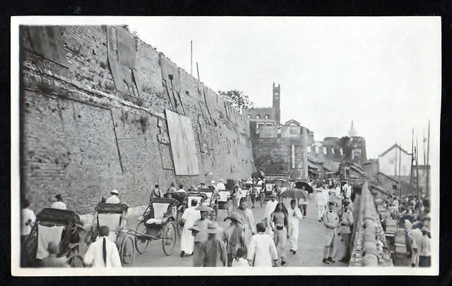 武昌汉阳门附近的江边城墙，道路，市场 1917 Wuchang