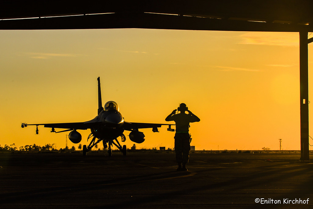 F-16 Fighting Falcon (sunset)