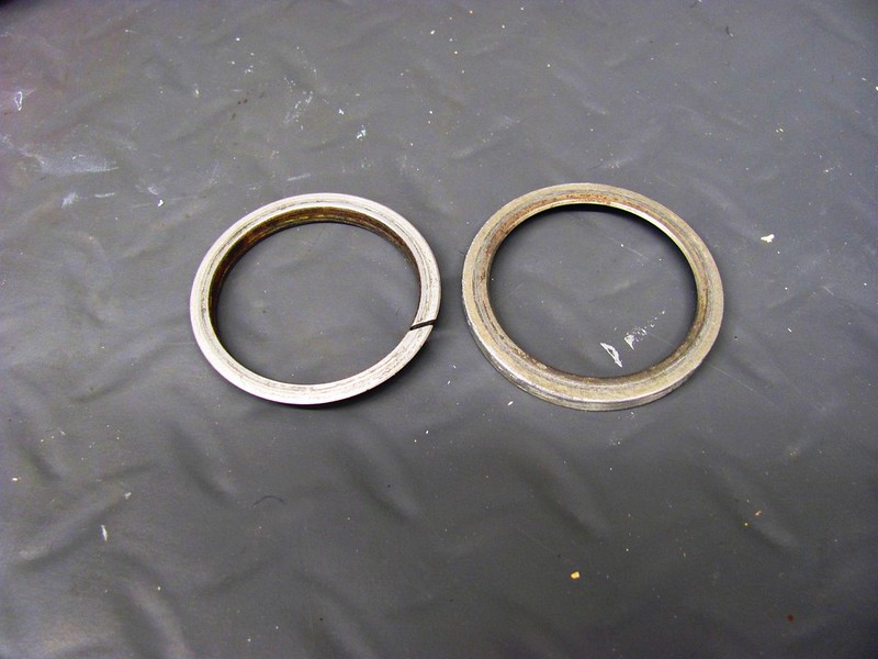 Exhaust Header Sealing Rings, Flat Sides: (L) Small, (R) Large
