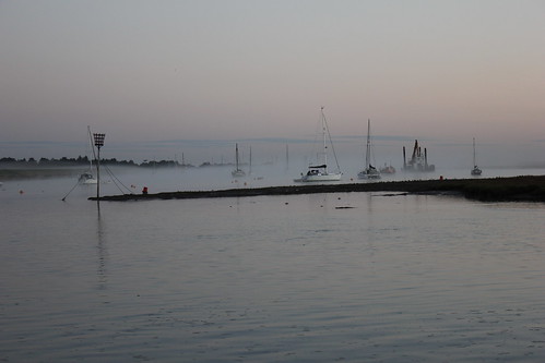 uk norfolk wellsnextthesea sunrise morning dawn light coast harbour sea boats travel