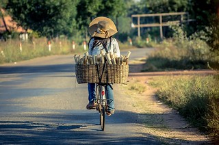 cargo | A young lady selling sugarcane juice with her bike.m… | Flickr