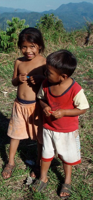 Two children - Dos niños entre Ocosingo y Agua Azul, Chiapas, Mexico