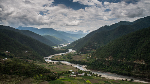 broadcast river bhutan hike valley thimphu punakha mochhu khamsumyuleynamgyelchorten