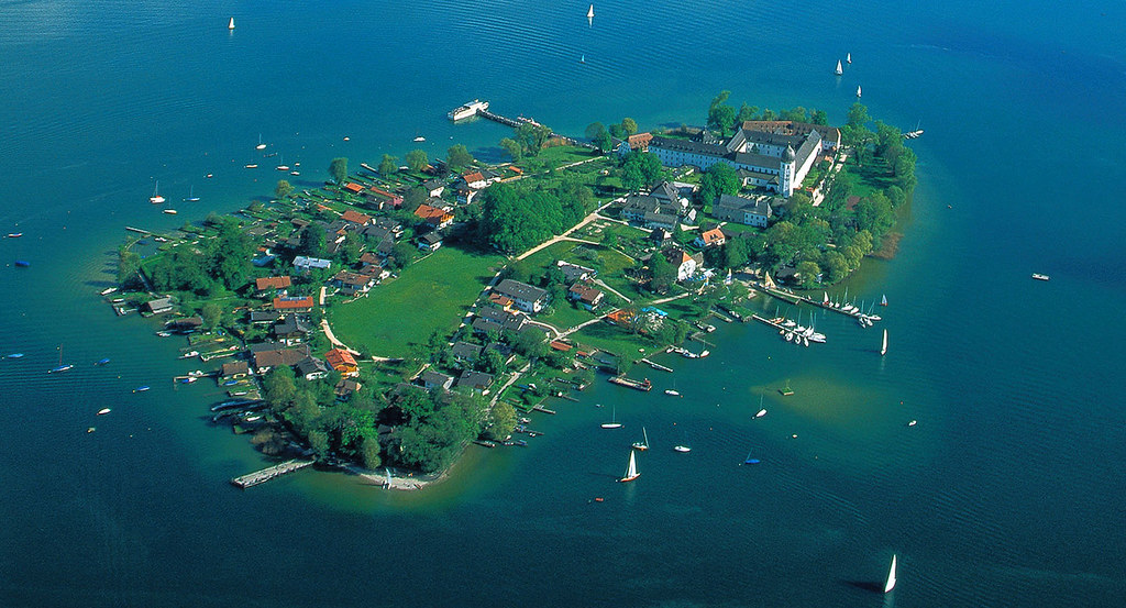 Blick auf die Fraueninsel im Chiemsee, Oberbayern, Bayern,… | Flickr