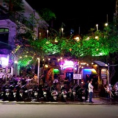 Bar in Hue