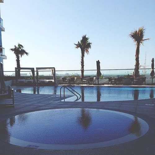 Wow they even have an Infinity pool, this pretty more relaxing ruuuulllllly...  #novotel #novotelhotel #dubai #uae #infinitypool #photogram #photography #photooftheday #instagood #webstagram #instahub #niceview | by EngineerMikay