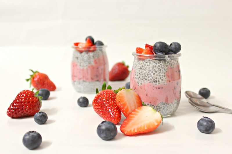 Chia seed pudding and berries smoothie parfait