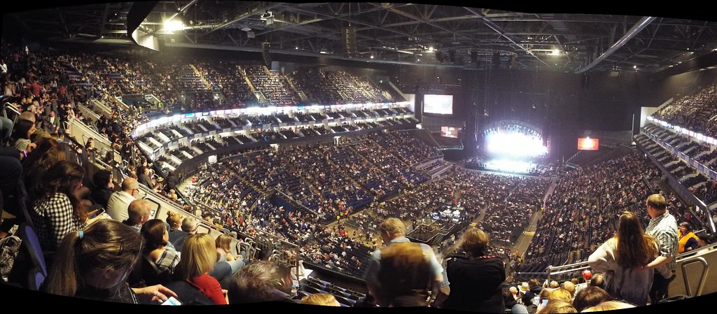 Panorama of the O2 arena | During an interval of Country to … | Flickr