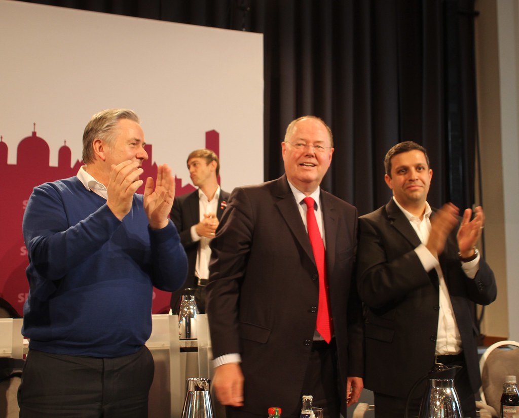 Applaus | SPD Kanzlerkandidat Peer Steinrück (Mitte) mit Ber… | Flickr