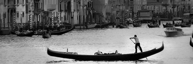 Gondolier à Venise - grand canal