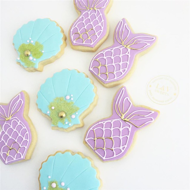 Yes. Mermaids are a thing. Duh. 😳😜#lvsweets #mermaids #lvsweets #underthesea