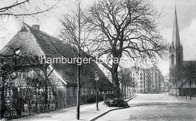 X011093 Historische Aufnahme vom Barmbeker Marktplatz - Links das letzte Bauernhaus des Hamburger Stadtteils, im Hintergrund neugebaute Gründerzeitwohnblocks.